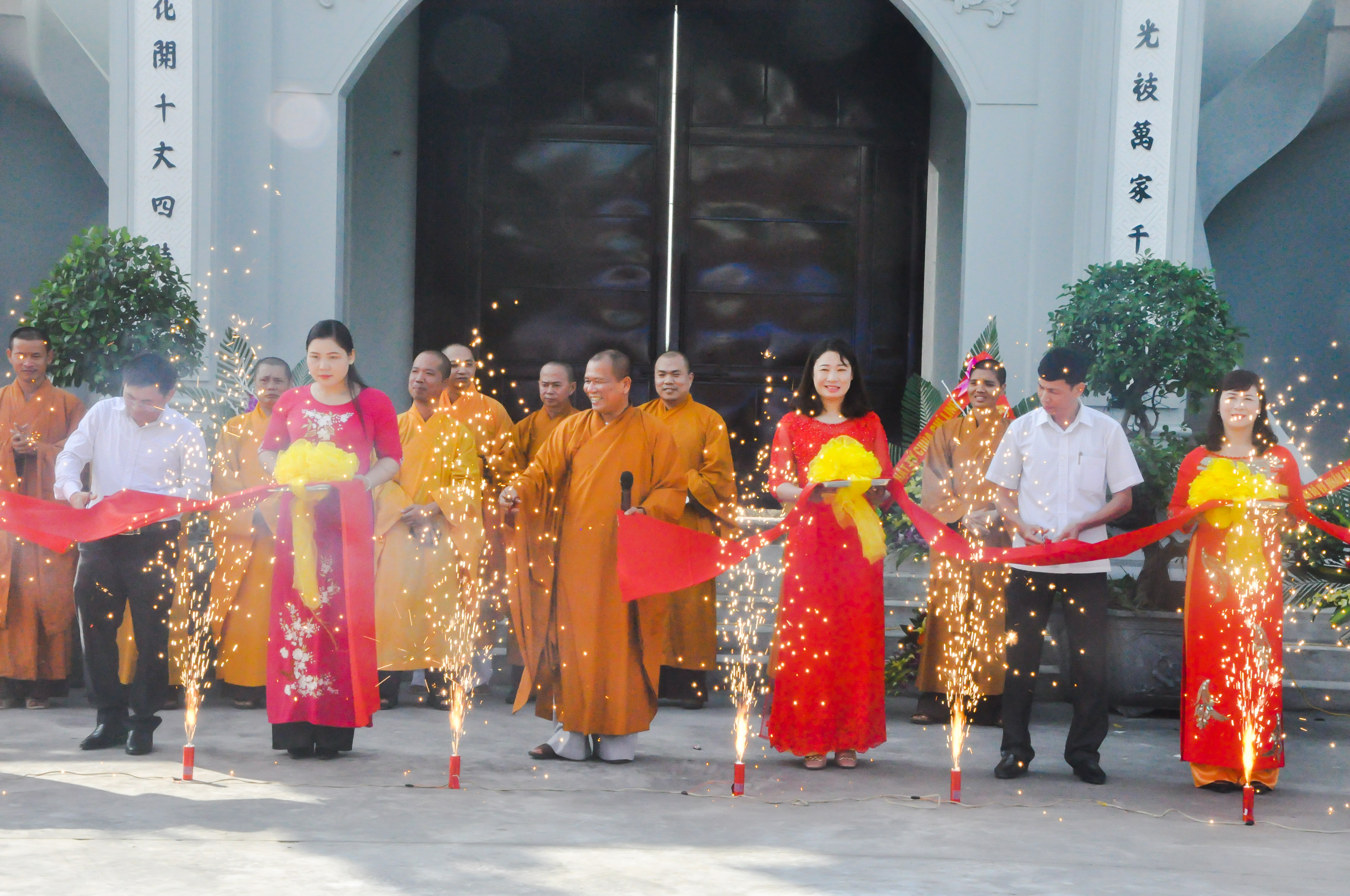 Lễ giỗ Tổ và cắt băng khánh thành Cổng Tam Quan chùa Cảnh Huống 