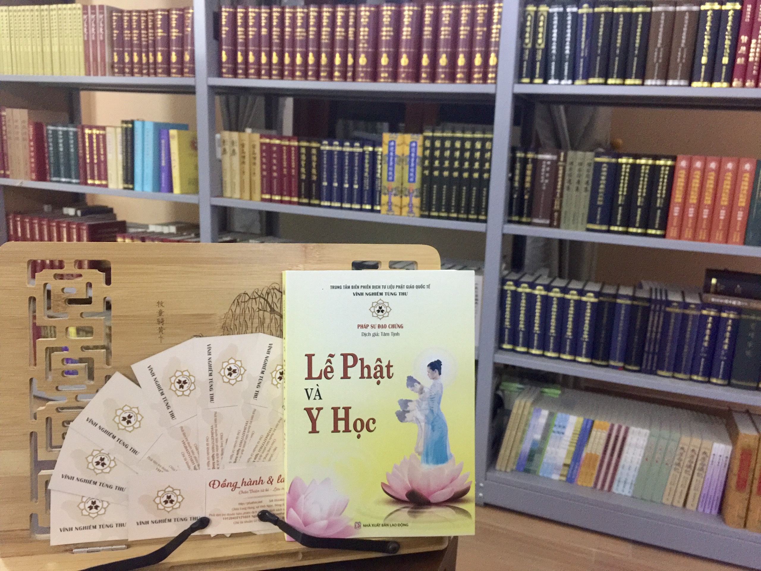 Giới thiệu sách hay: Lễ Phật và Y học 